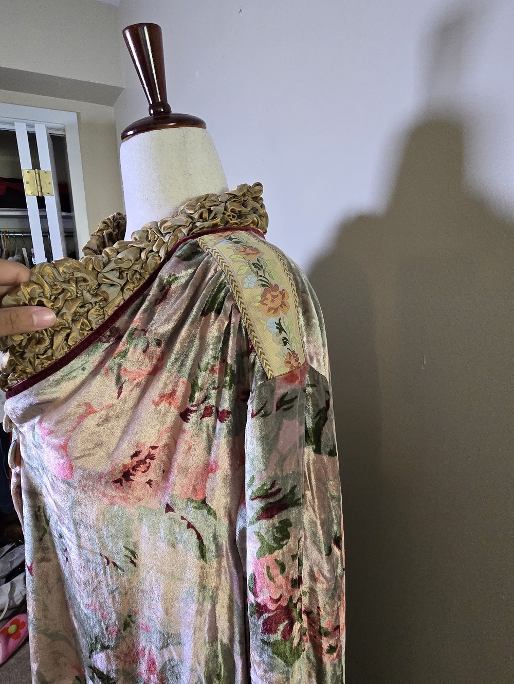 Goody Goody Velvet Floral Robe - Picture 3 of 5